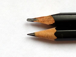 Bleistift mit Messer gespitzt